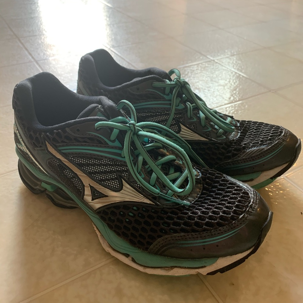 Mizuno Tennis Shoes
